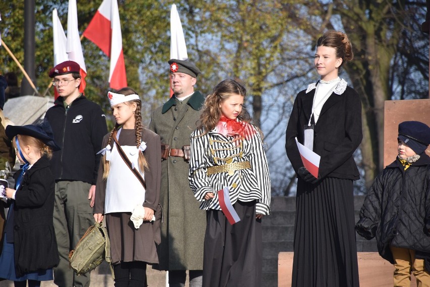 Gniezno. Dzień Niepodległości 2021. Te dzieci zostały „Herosami Niepodległości” [FOTO]