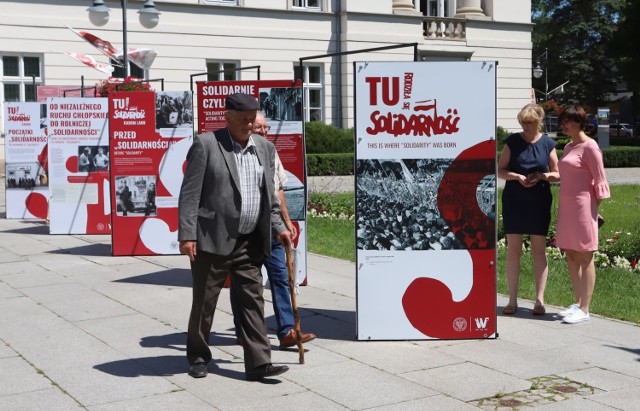 W 53 miejscach na terenie całej Polski Instytut Pamięci Narodowej otworzył wystawę pod tytułem "TU rodziła się Solidarność”. Na placu Corazziego w Radomiu została otwarta wystawa upamiętniająca strajki robotnicze z lipca, sierpnia i września 1980 roku. Wystawa składa się z części ogólnopolskiej, części regionalnych oraz lokalnych, omawiających powstawanie 'Solidarności”. 



>