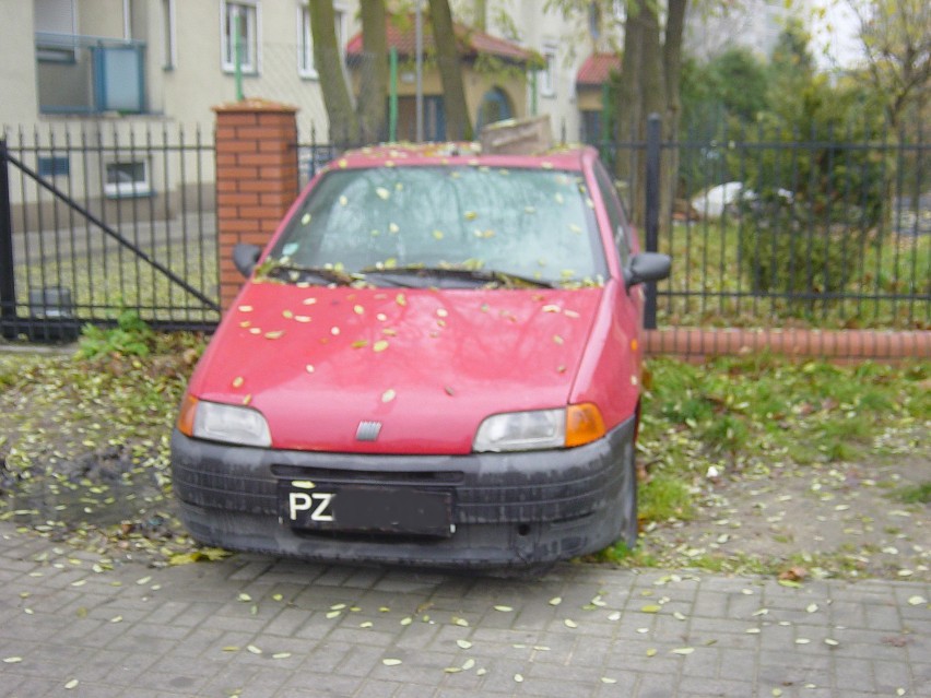 Poznań: Za złe parkowanie dostał karny... krawężnik [ZDJĘCIA INTERNAUTY]