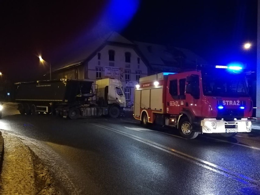 Dwie ciężarówki zderzyły się na skrzyżowaniu w Rydułtowach