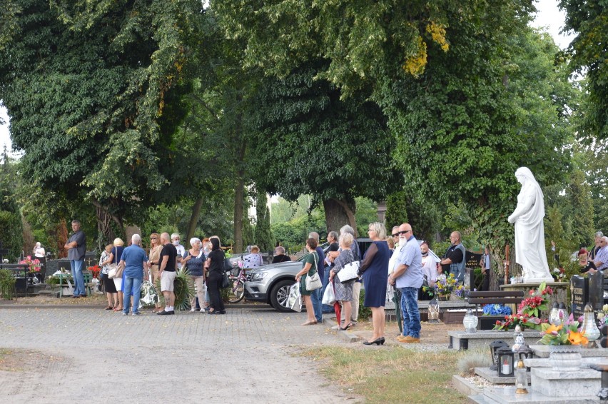 W pożegnaniu Marii Jastrzębskiej wzięły udział tłumy. M.in....