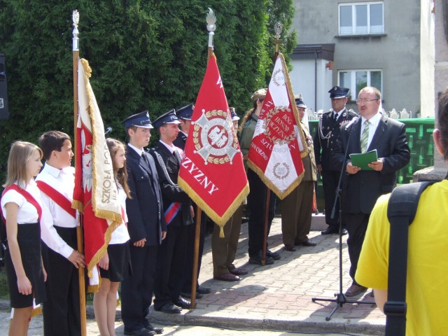 W 83. rocznicę rozstrzelania przez hitlerowców mieszkańców Ciężkowic, pod Pomnikiem Ofiar Faszyzmu 1939-45 w Ciężkowicach przy ulicy ks. Andrzeja Mroczka obok Szkoły Podstawowej nr 18, w niedzielę 4 czerwca o godzinie 10.20 rozpoczęły się uroczystości upamiętniające zabitych.