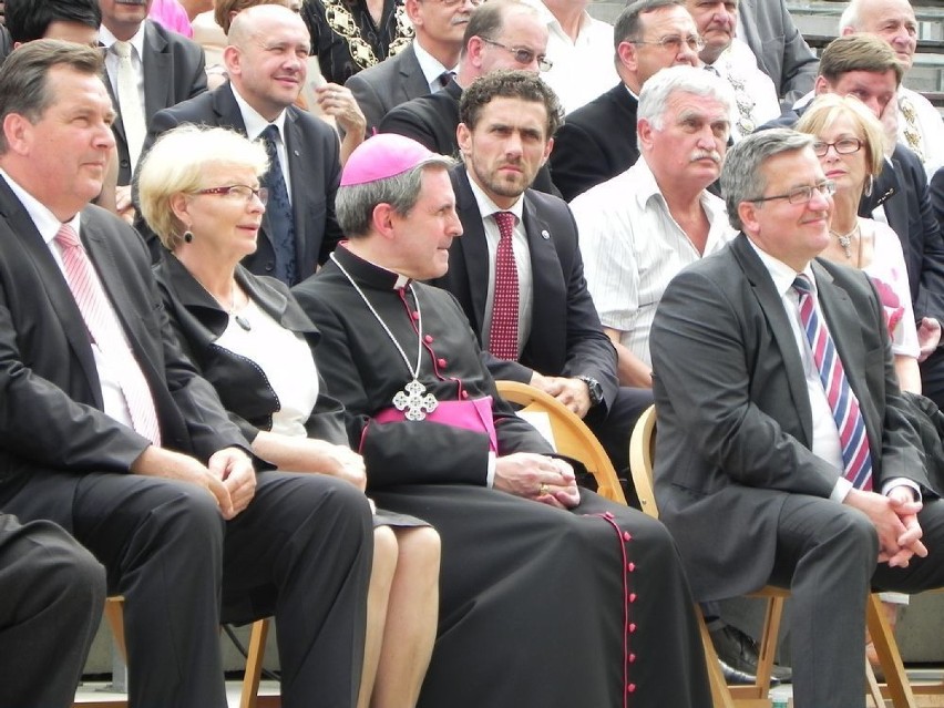 Od prawej:Bronisław Komorowski, biskup Krzysztof Nitkiewicz,...