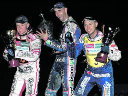 Radosne podium Grand Prix Polski w Bydgoszczy, od lewej Krzysztof Kasprzak, Tomasz Gollob i Nicki Pedersen - FOT. TOMASZ STRĘK