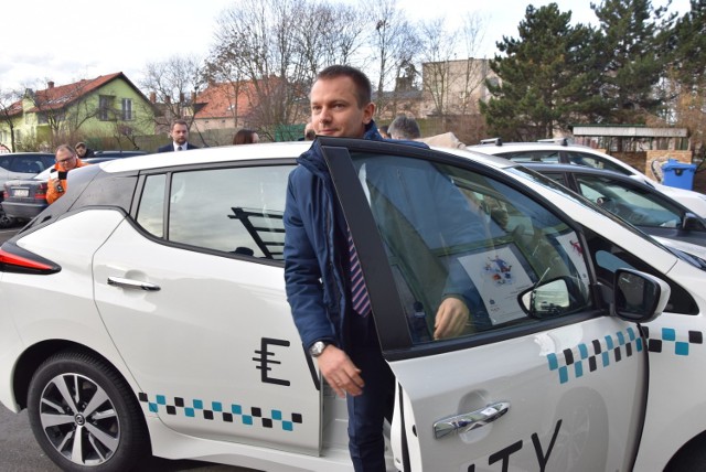 Zielona Góra, 17 grudnia 2019, prezentacja elektrycznych taksówek, które niebawem wyjadą na ulice naszego miasta.