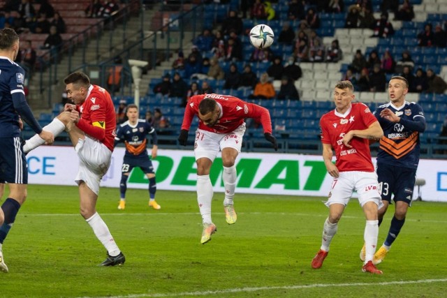 Piłkarze Wisły Kraków po raz pierwszym w tym roku zagrają na swoim stadionie