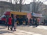 Foodtrucki zaparkowały na Placu Grunwaldzkim w Gorzowie. Są tu same pyszności!