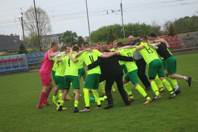 W sobotę, 6 maja, na stadionie w Kostrzynie nad Odrą odbył się mecz między Zjednoczonymi Przytoczna, a Celulozą Kostrzyn nad Odrą. Wygrali goście. Ich zwycięstwo rozgrzało całą Przytoczną!