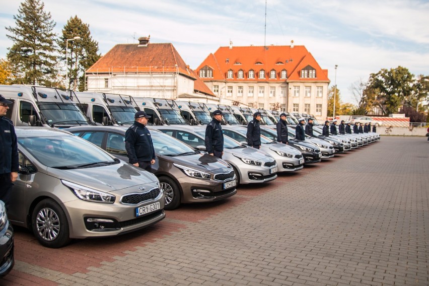 Nowe radiowozy dla kujawsko-pomorskiej policji [ZDJĘCIA]