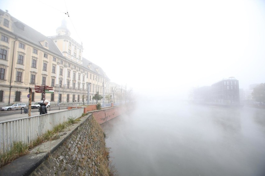 Wrocław we mgle wygląda przepięknie. Zobaczcie zdjęcia! 