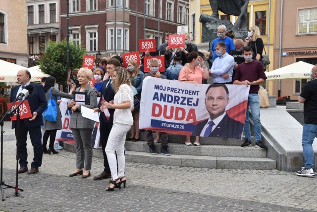 Iwona Michałek, wiceminister Rodziny, Pracy i Polityki Społecznej gościła w Grudziądzu. Zachęcała do oddawania głosów na Andrzeja Dudę.
