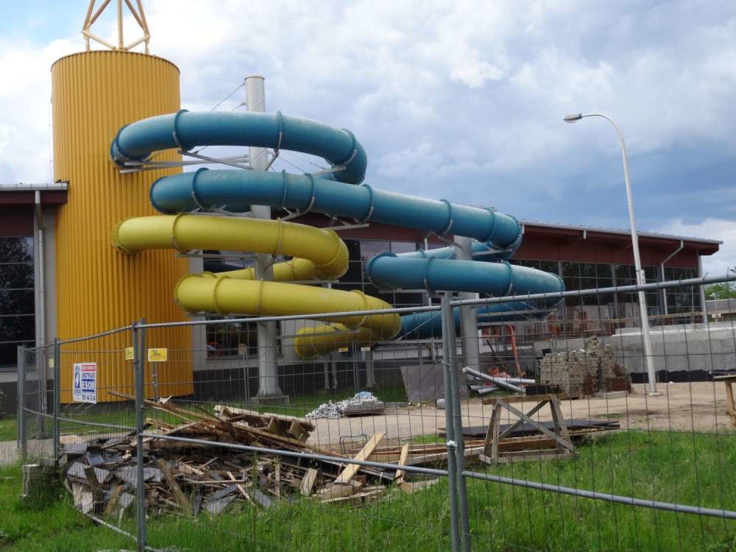 Rozbudowa aquaparku w Pile wstrzymana. Wokół pusto... | Piła Nasze Miasto