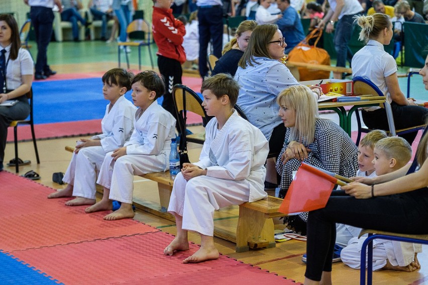 Tłumy zawodników podczas Ostroróg Cup  Karate