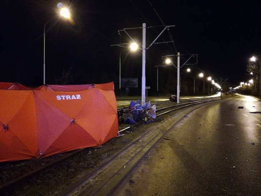 Śmiertelny wypadek na al. Włókniarzy w Łodzi. Jedna osoba zginęła [ZDJĘCIA]