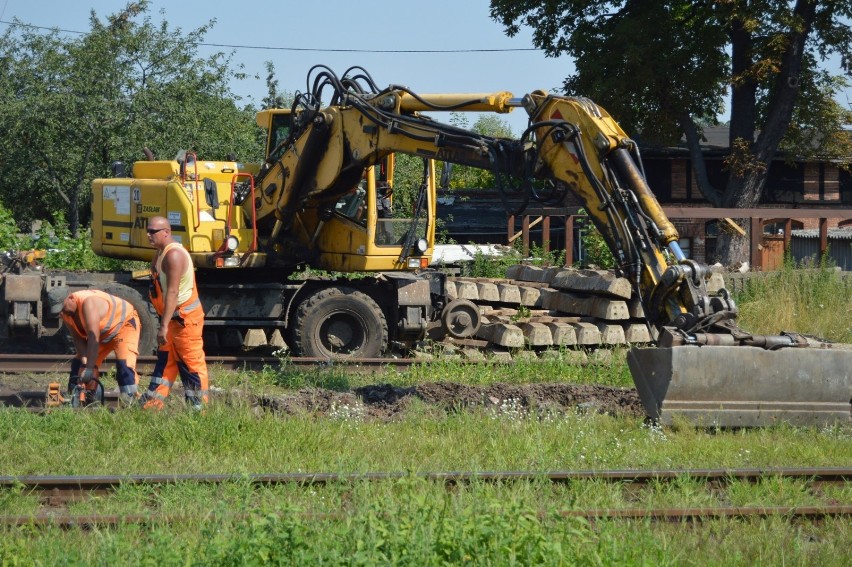 Trwa remont przejazdu kolejowego na ul. Kolejowej w Kobylinie [ZDJĘCIA]                  