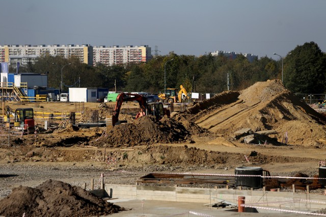 Gigantyczna galeria handlowa rośnie pod Krakowem