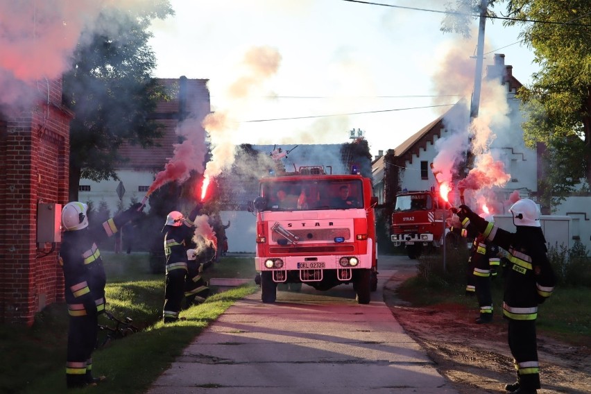 Nowiutkie strażackie Volvo w OSP Gierałcice.