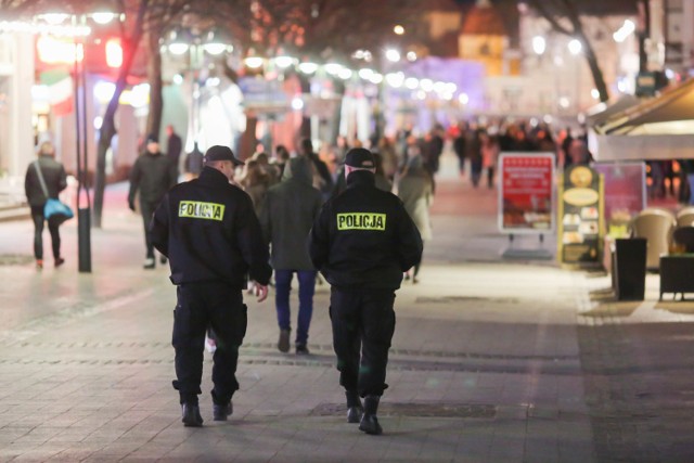 Ponad 40 funkcjonariuszy patrolowało w nocy z soboty na niedzielę najbardziej newralgiczne miejsca Sopotu