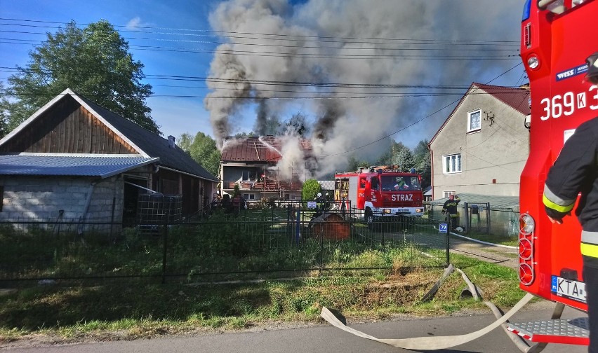 Nowe Żukowice. W pożarze stracili dorobek całego życia. Ruszyła akcja pomocy dla czteroosobowej rodziny pogorzelców! [ZDJĘCIA Z AKCJI]