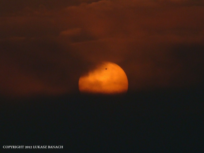 Wędrówka Wenus na tle tarczy Słońca (ZDJĘCIA)