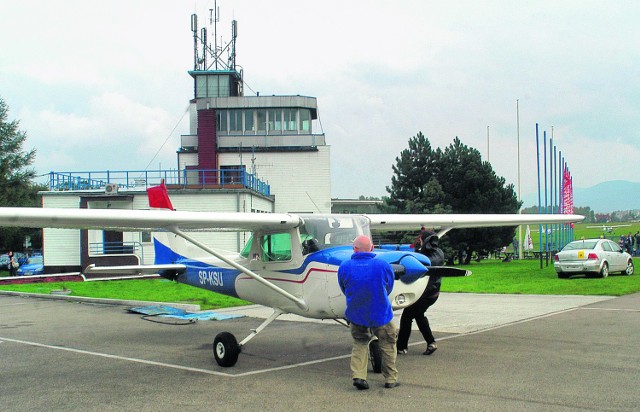 Członkowie aeroklubu chcą, by na lotnisku był betonowy pas, mieszkańcy są przeciwni