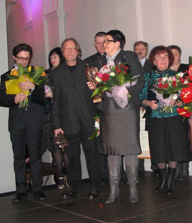 Grażyna Bułka i Ryszard Sypniewski ze statuetkami Ikara