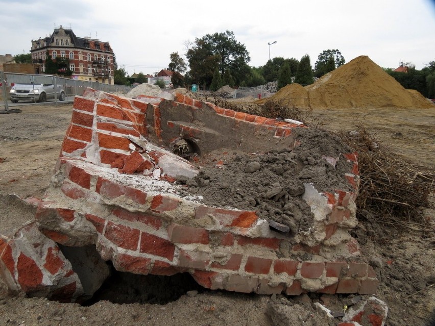 Wrocław: Przedłuża się remont Krzywoustego (ZDJĘCIA)