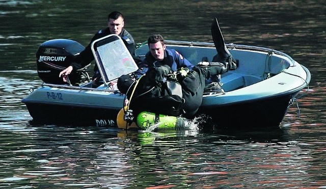 Saperzy z Marynarki Wojennej przez całą sobotę szukali przedmiotu, który może być bombą, ale równie dobrze starą rurą