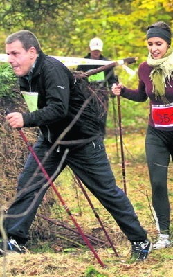 Miłośnicy nordic walking biorą też udział w zawodach