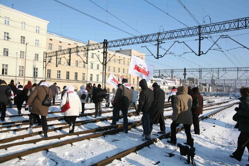 ZDJĘCIA z blokady torów w Katowicach