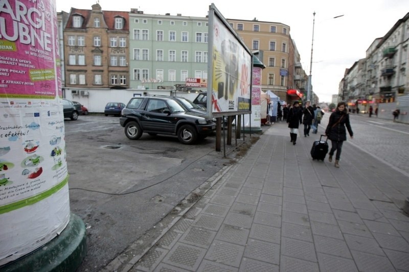 Tak wygląda parking po uprzątnięciu nieestetycznych desek.