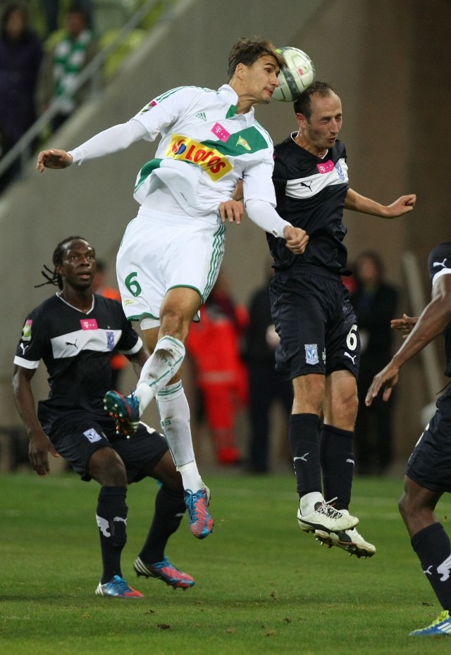 30.09.2012. gdansk nz. jaroslaw bieniuk (l) z lechii i lukasz tralka z lecha lechia gdansk - lech poznan mecz ekstraklasy pilki noznej na pgearena fot. tomasz bolt / polskapresse dziennik baltycki