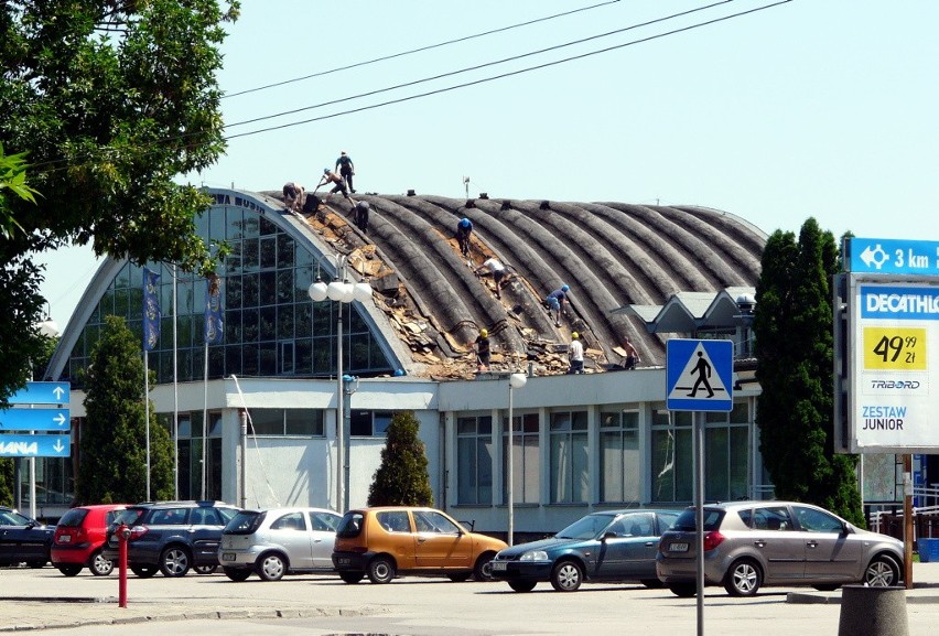 Trwa remont hali MOSiR przy al. Zygmuntowskich (ZDJĘCIA)