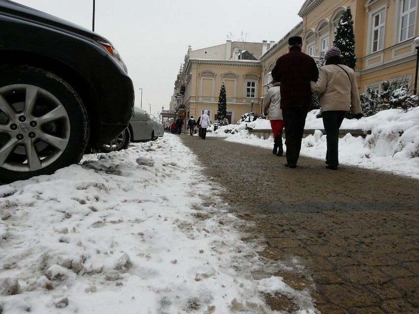 Zima w Lublinie: ślisko na drogach (relacja, zdjęcia)