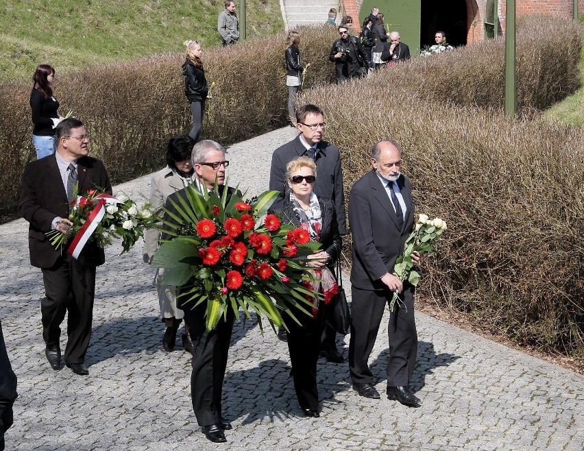 Fort VII: Hołd ofiarom obozu koncentracyjnego