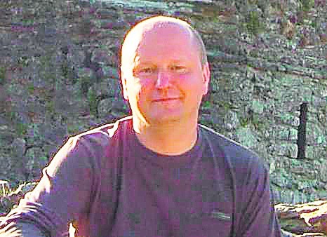 Dariusz Hybel jest koordynatorem poznańskiej grupy medytacji chrześcijańskiej działającej przy klasztorze jezuitów