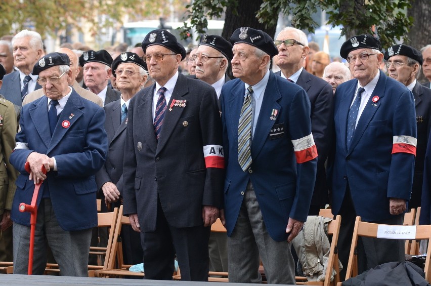 Uroczystości odbyły się w Poznaniu 10 przed pomnikiem...