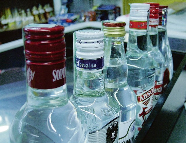 Alkohol znaleziony w nielegalnej fabryce pod Redęcinem