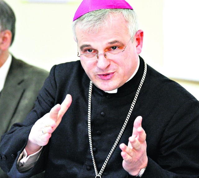 Ks. biskup Marek Mendyk ostrzega przed lubińską grupą