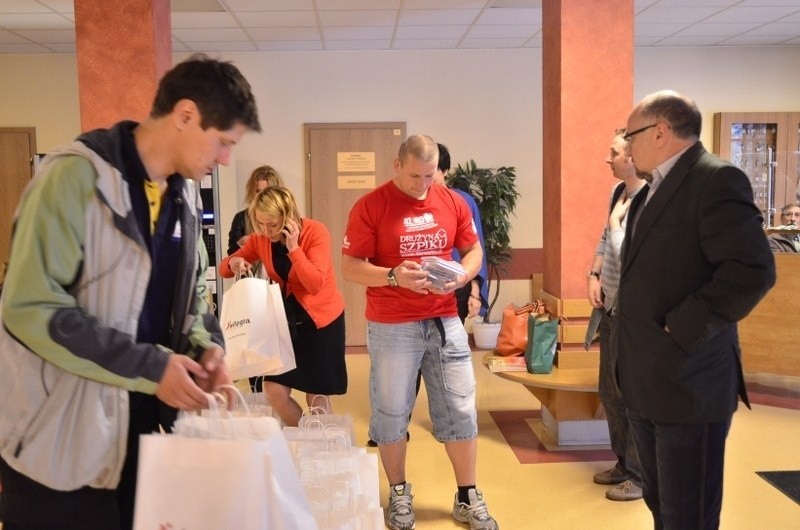 Poznań: Drużyna Szpiku odwiedziła małych pacjentów w klinice [ZDJĘCIA]