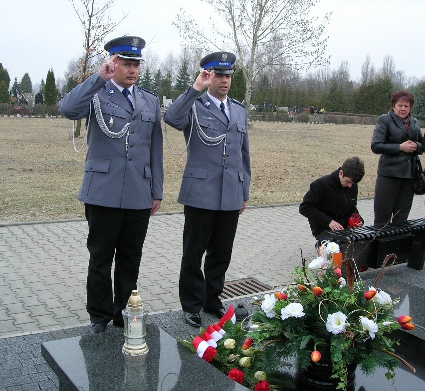 Policjanci z łódzkiego garnizonu uczcili w niedzielę pamięć...