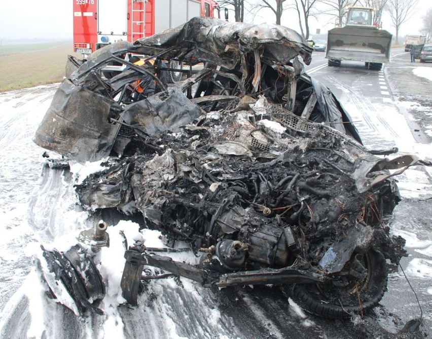 Tragiczny wypadek w gminie Ząbkowice Śląskie. Dwie osoby nie żyją (ZDJĘCIA)