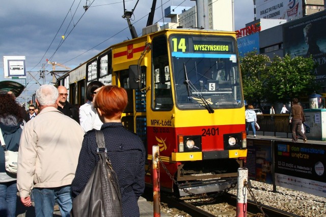 Kobieta zaatakowała kanarów w tramwaju linii 14