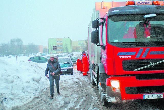 Ulica Biedronki jest tak wąska, że ciężarówka blokuje ją natychmiast