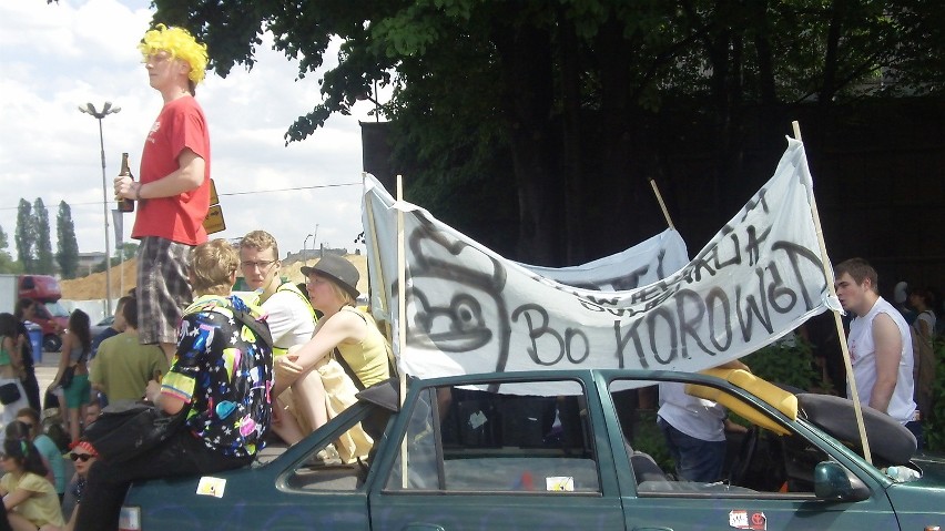 Juwenalia Śląskie 2012: Tłum studentów w Katowicach [WIĘCEJ ZDJĘĆ]