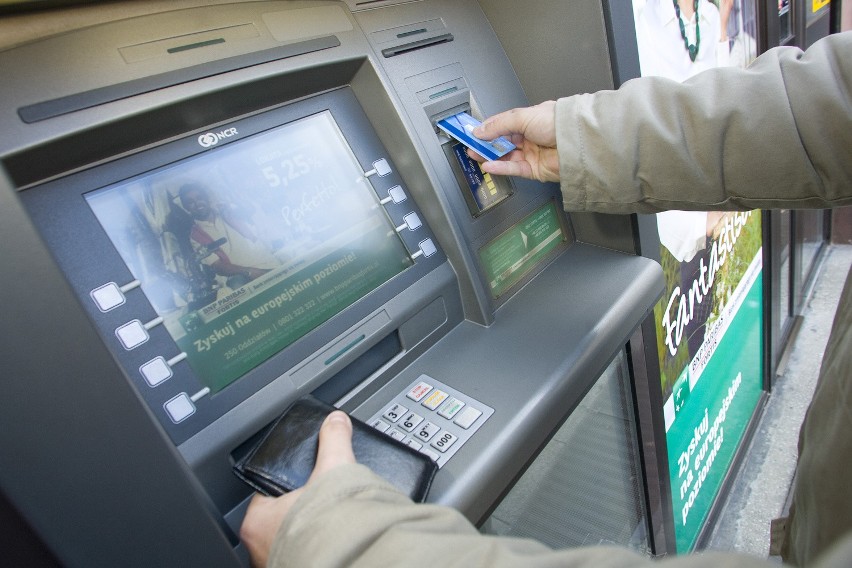 Wrocław: Ochroniarz ukradł z bankomatu prawie 50 tys. zł