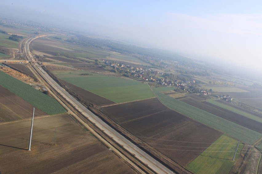 Odcinek S8 za Wrocławiem z widoczną już warstwą nawierzchni