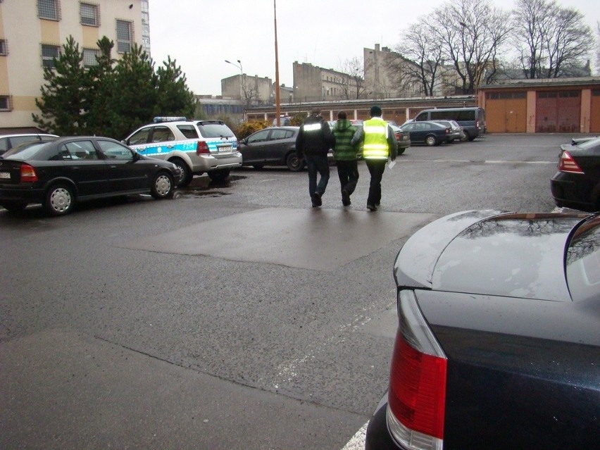 Policjanci zatrzymali czterech mężczyzn podejrzanych o...