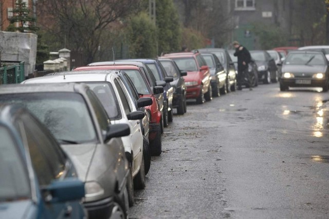 W rejonie Politechniki Gdańskiej ciężko jest znaleźć miejsce do parkowania