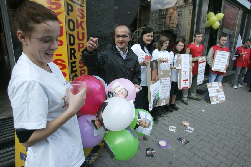 Katowice: Protest Sierpnia 80 przeciwko rządowym cięciom [ZDJĘCIA]